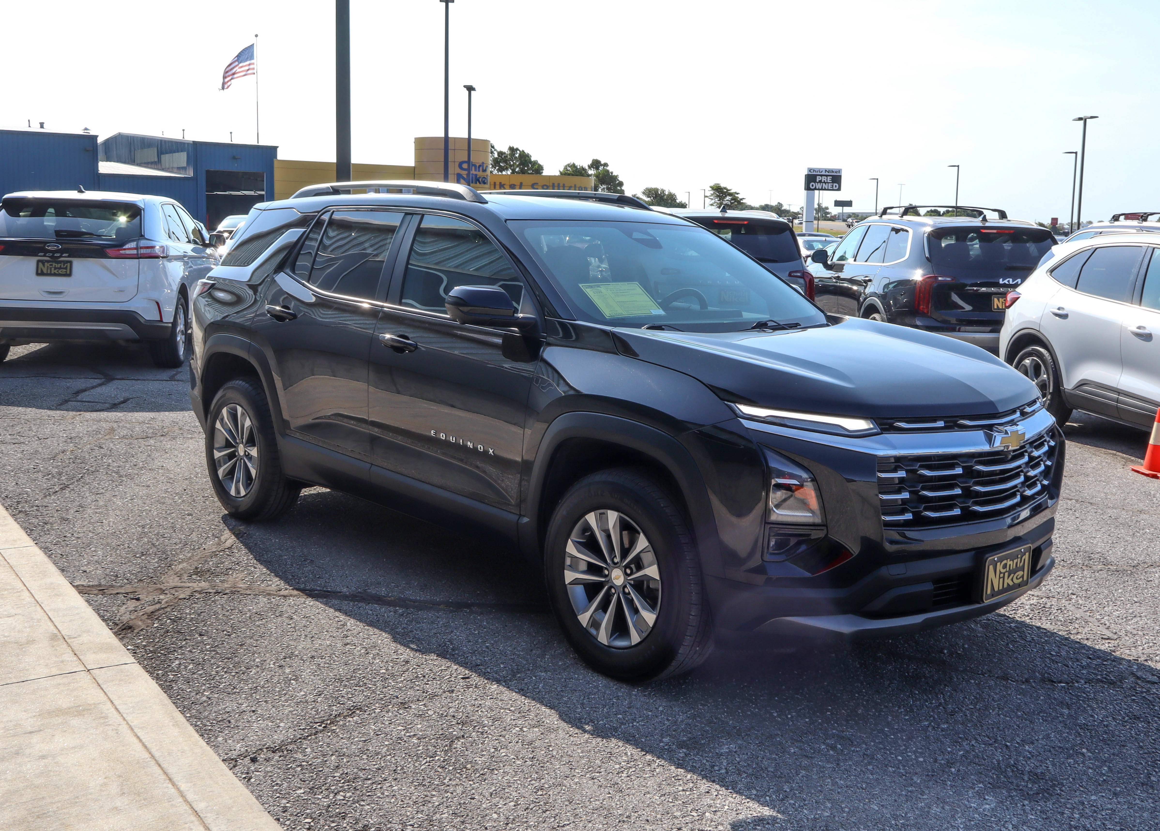 Used 2025 Chevrolet Equinox LT w/ Convenience Package II FWD image 3