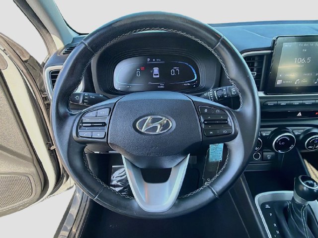 Used 2023 Hyundai Venue SEL FWD image 11