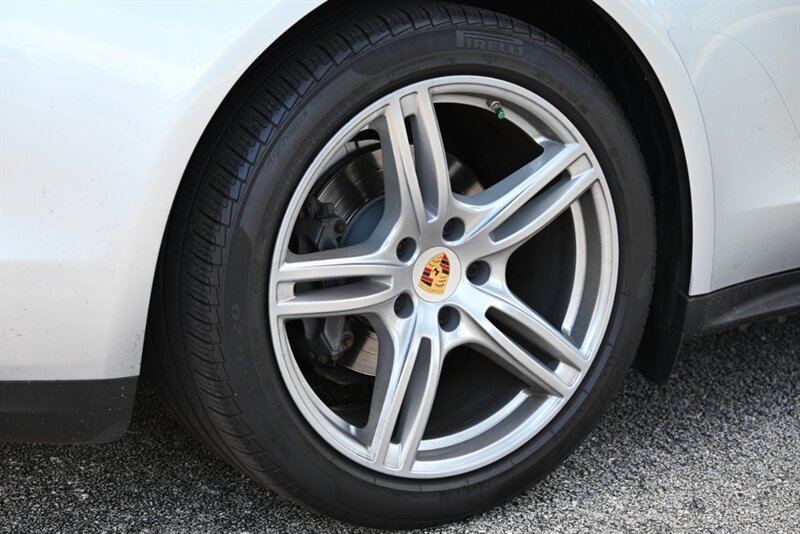Used 2017 Porsche Panamera 4S w/ Premium Package Plus AWD/4WD image 15