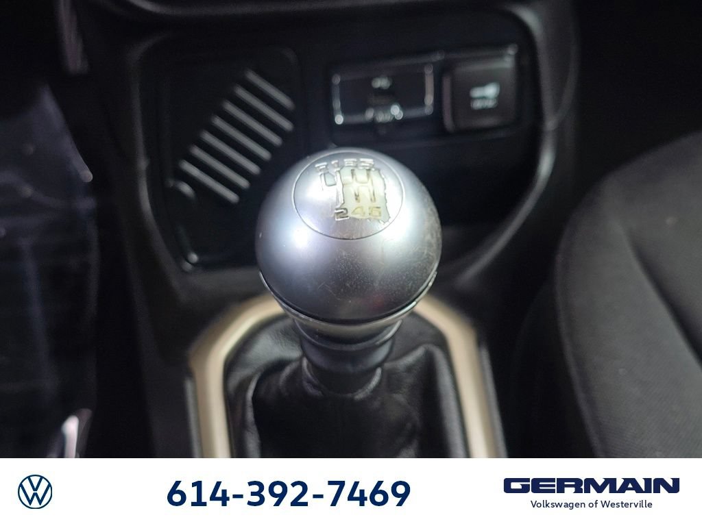Used 2015 Jeep Renegade Latitude FWD image 23
