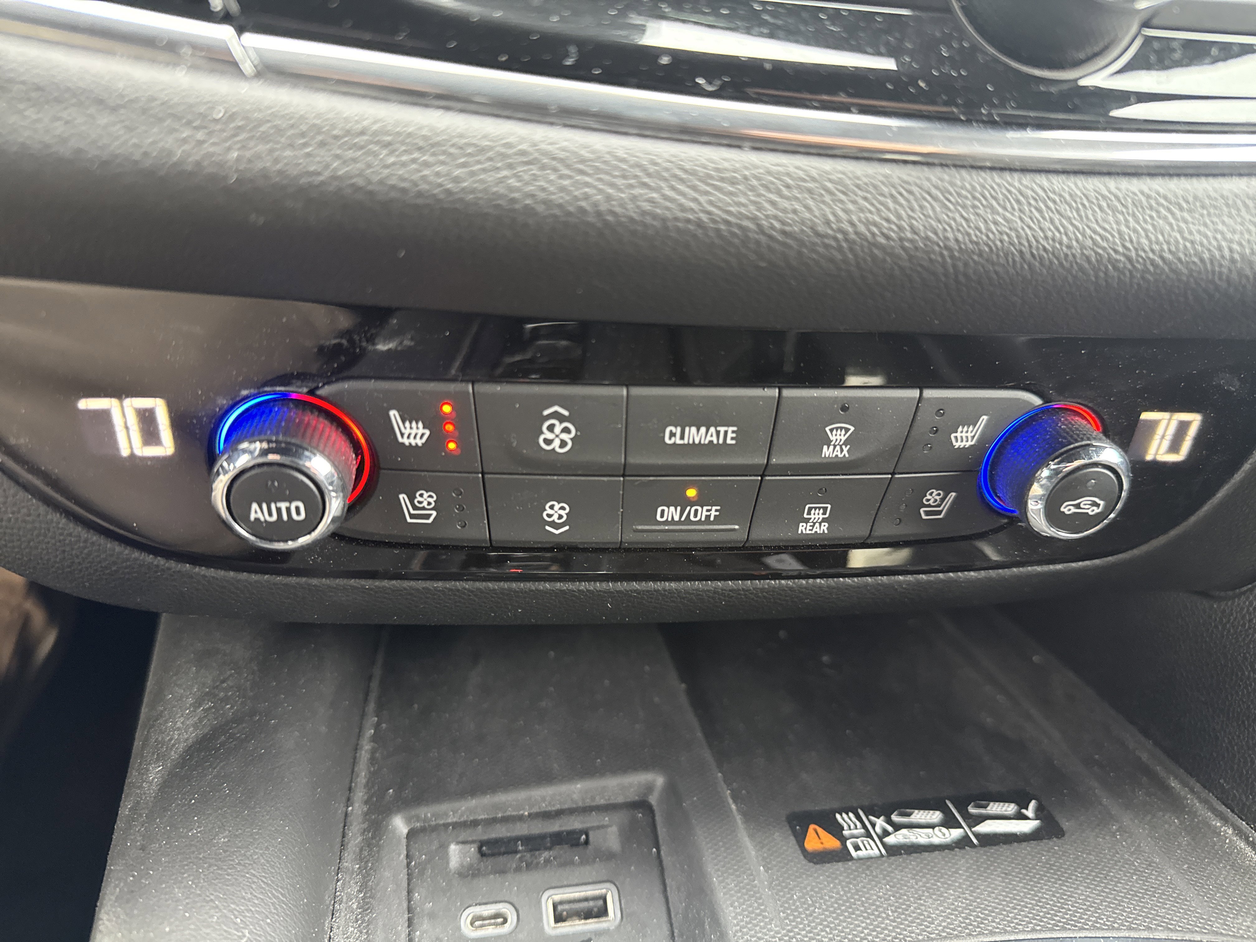 Used 2023 Buick Enclave Avenir image 29