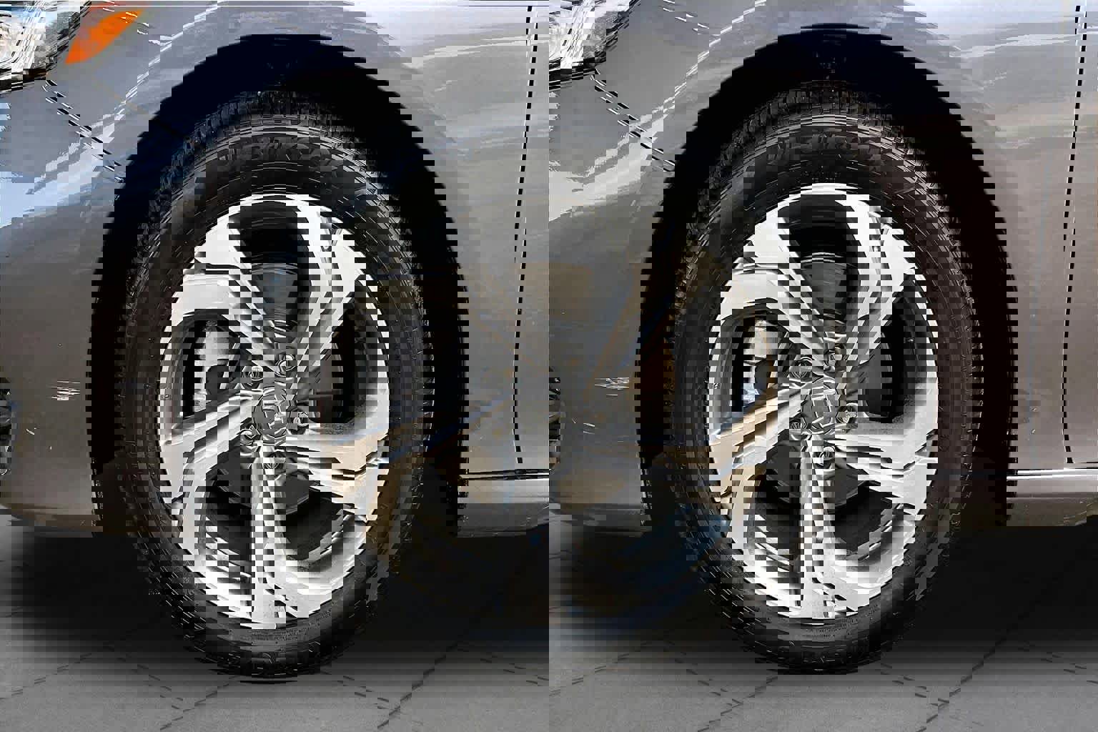 Used 2019 Honda Accord EX image 10