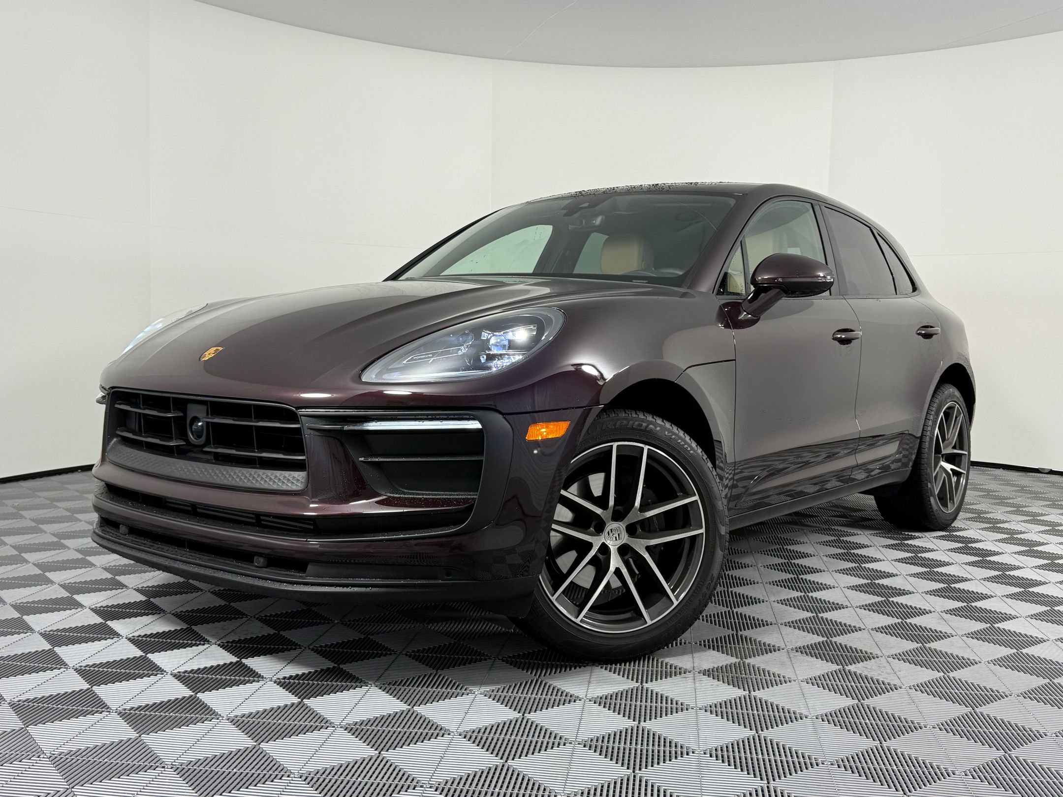 New 2025 Porsche Macan image 1