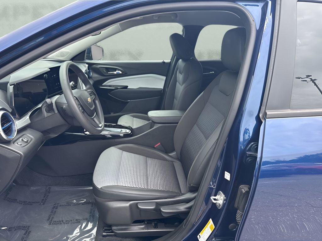 Used 2024 Chevrolet Trax LT FWD image 9
