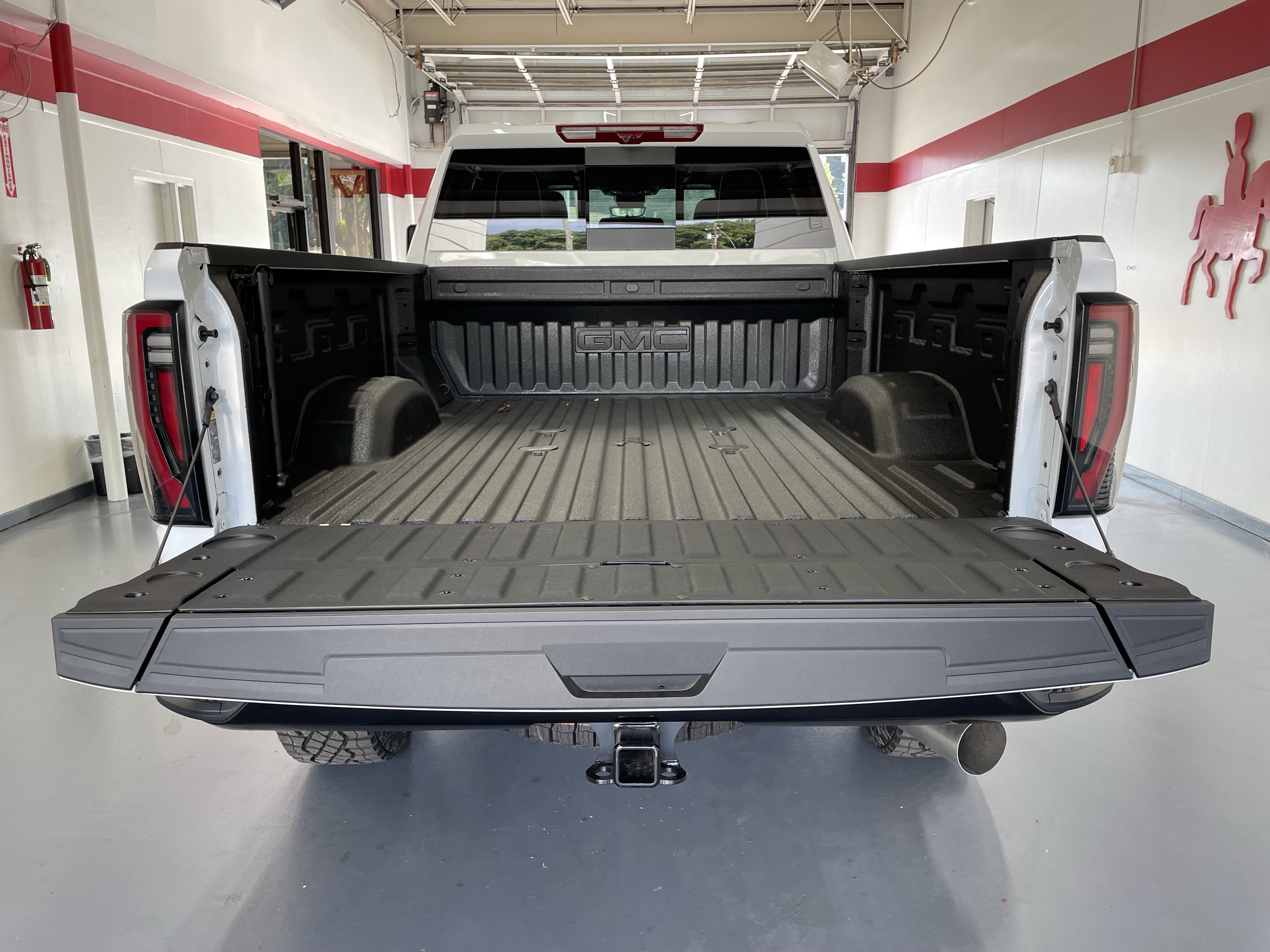 New 2026 GMC Sierra 2500 AT4X w/ LPO, Black Badging Package AWD/4WD image 8