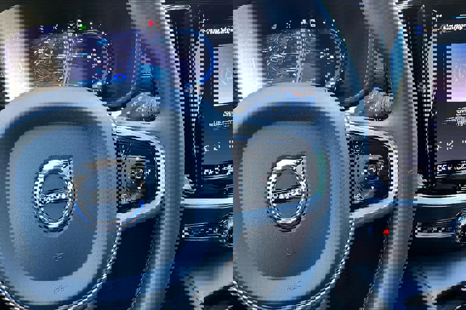 Used 2023 Volvo V60 B5 Cross Country Ultimate w/ Climate Package image 25