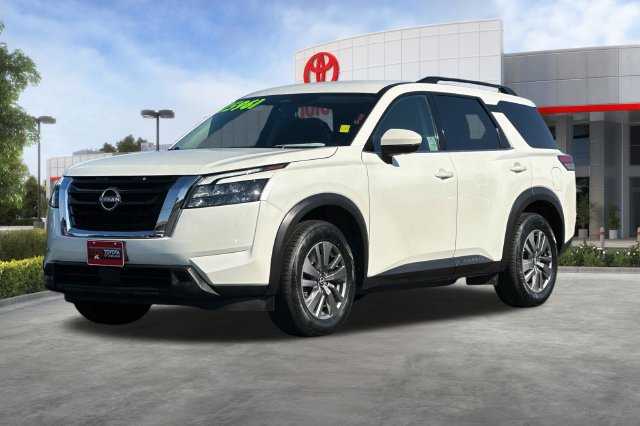 Used 2024 Nissan Pathfinder SV FWD image 9
