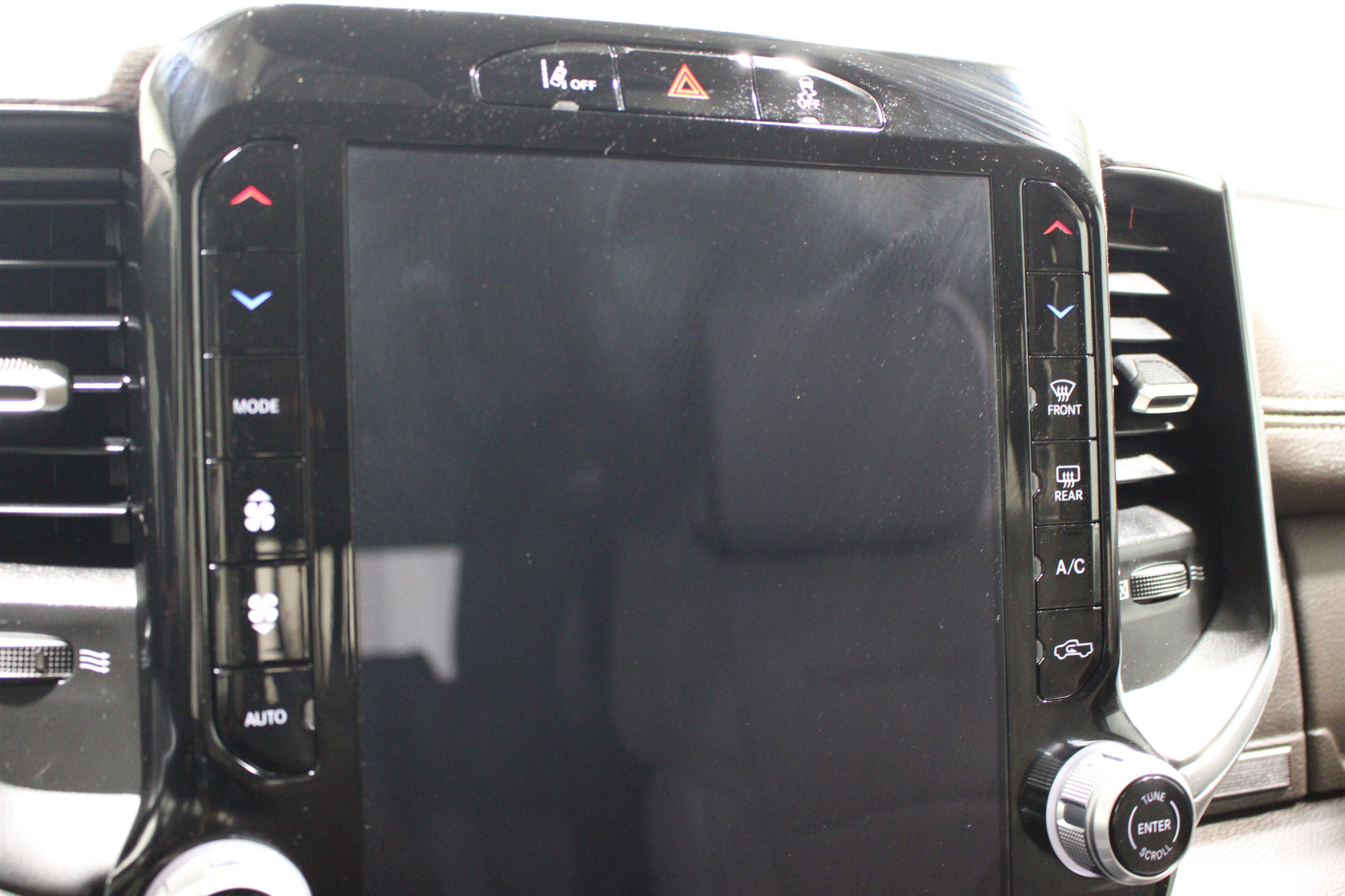 Used 2026 RAM 3500 Laramie AWD/4WD image 18