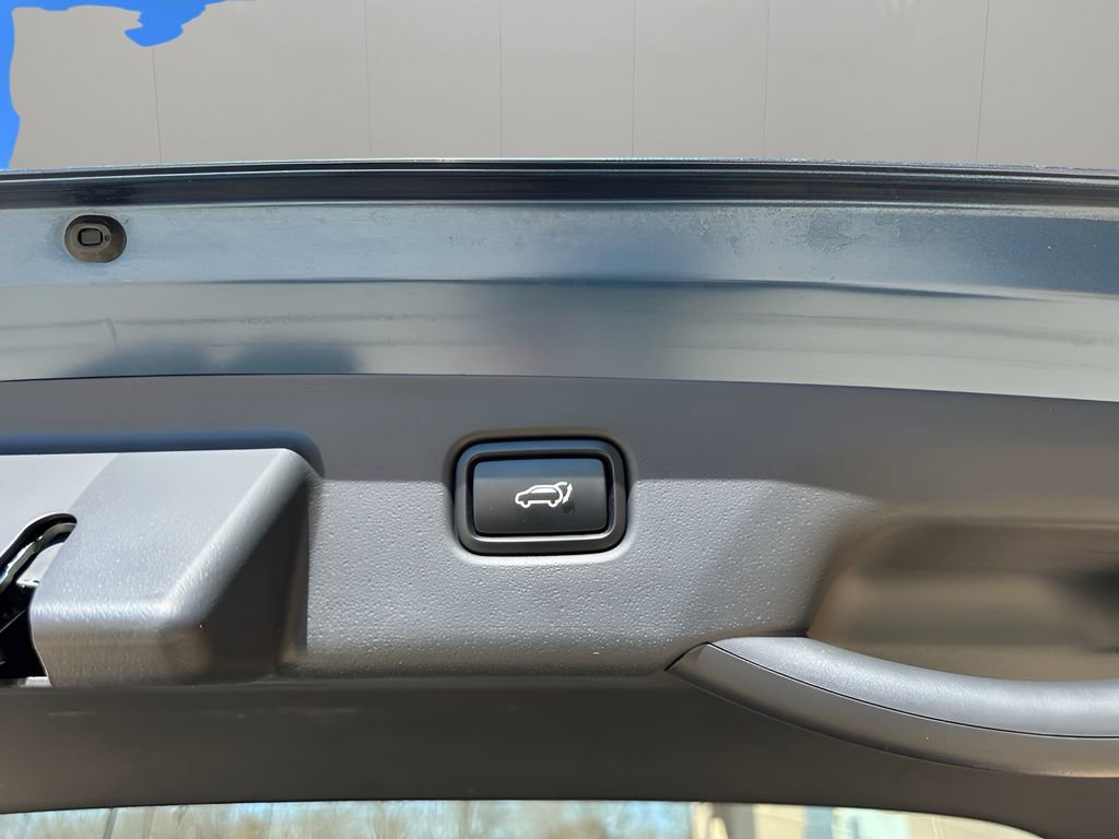 Used 2023 Kia Niro SX Touring image 32