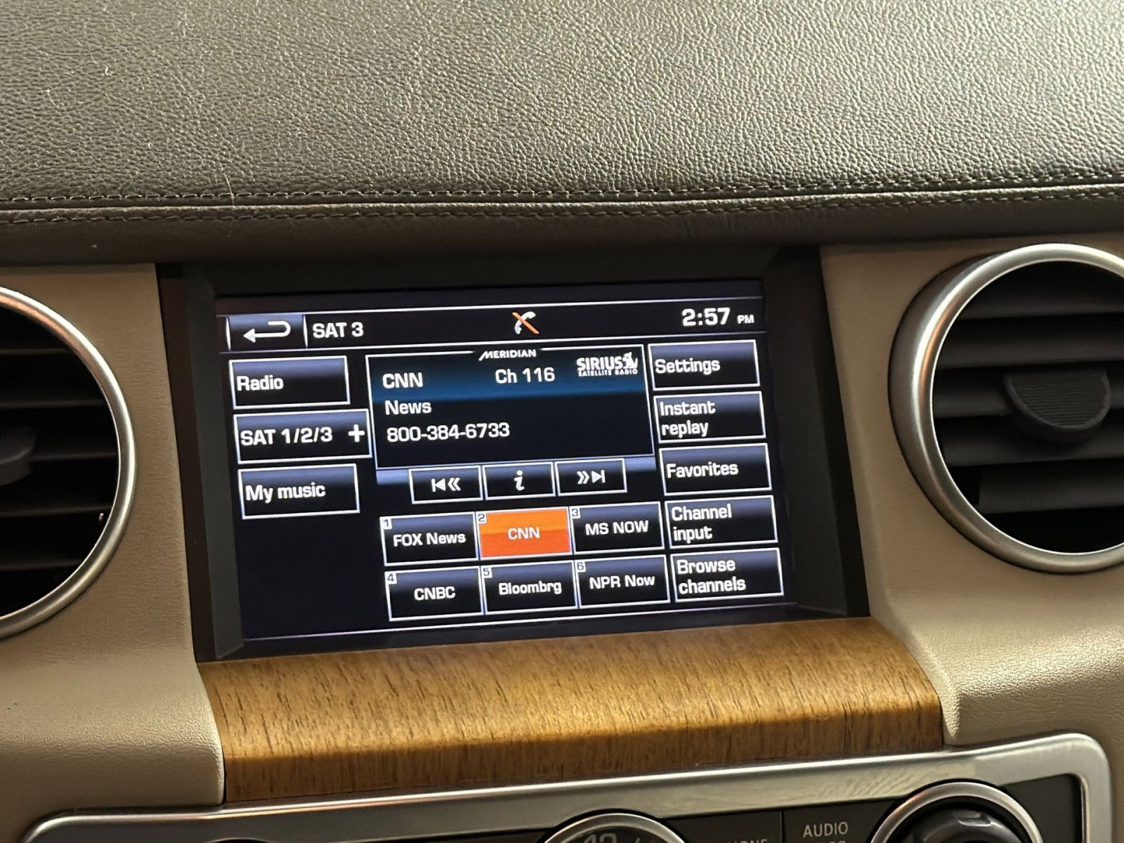 Used 2016 Land Rover LR4 HSE image 17