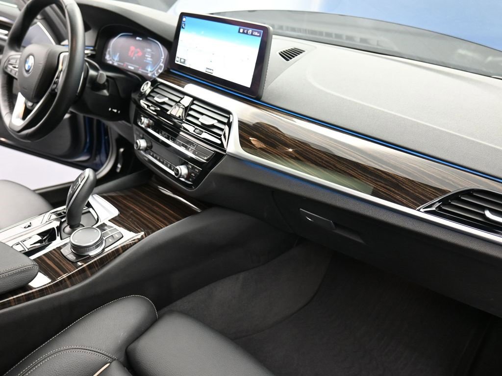 Used 2023 BMW 530e xDrive w/ Premium Package image 20