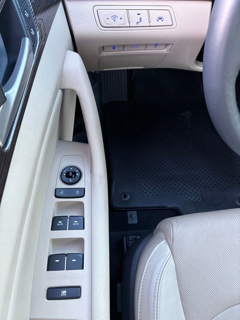 Used 2019 Hyundai Sonata Limited w/ Ultimate Package 04 FWD image 24