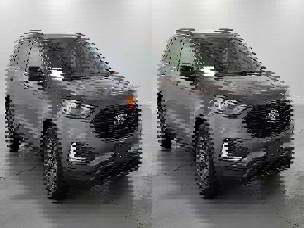 Used 2022 Ford Edge SEL w/ Sport Appearance Package image 2