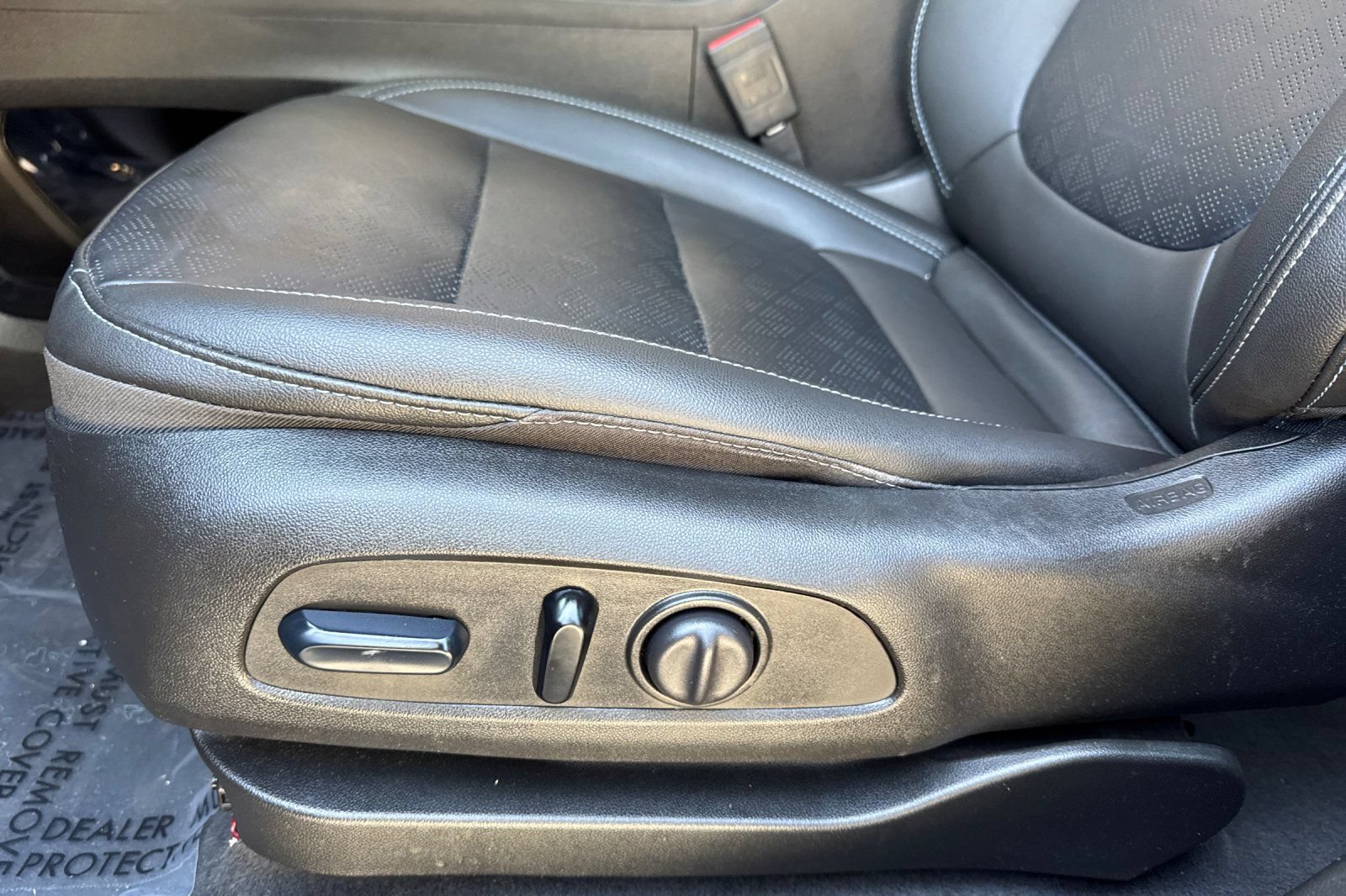 Used 2023 Chevrolet Bolt LT w/ Infotainment Package FWD image 14