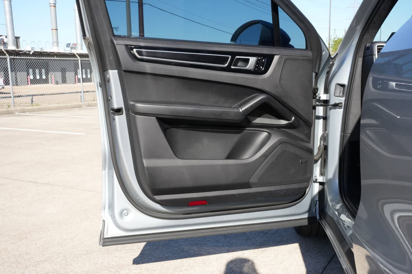Used 2021 Porsche Cayenne GTS image 16