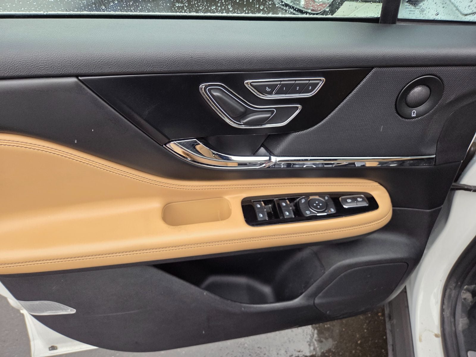Used 2020 Lincoln Corsair Reserve FWD image 8