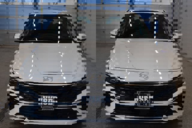 Used 2025 Hyundai Elantra SEL image 3