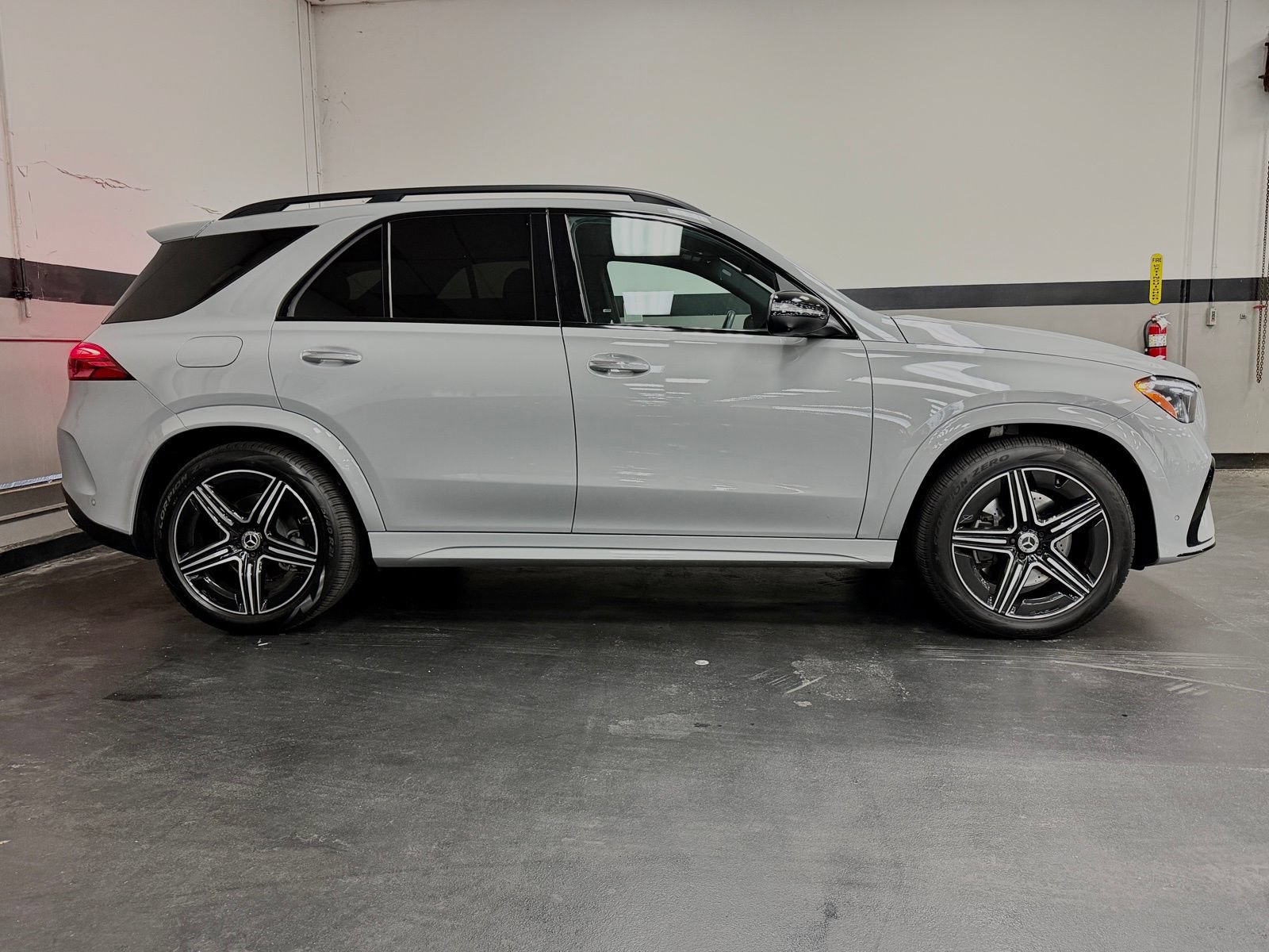 Used 2025 Mercedes-Benz GLE 450 4MATIC image 5