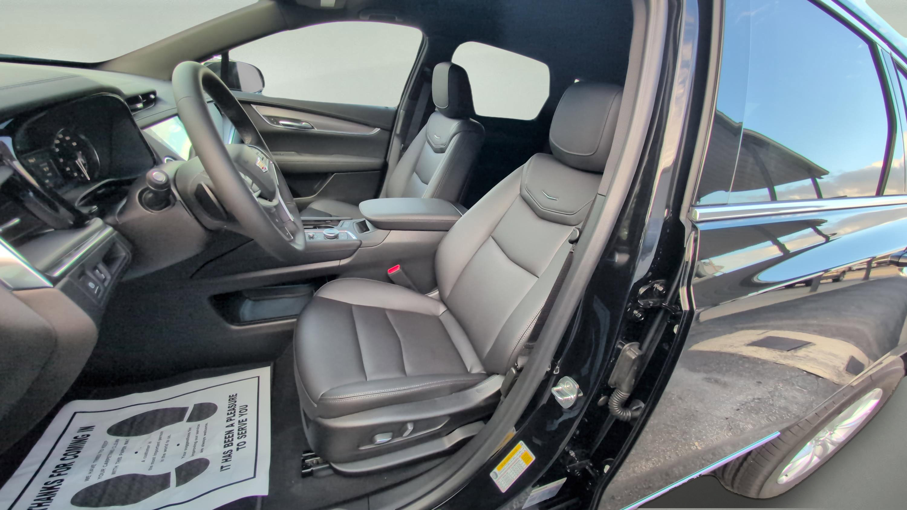 New 2025 Cadillac XT5 Luxury image 18
