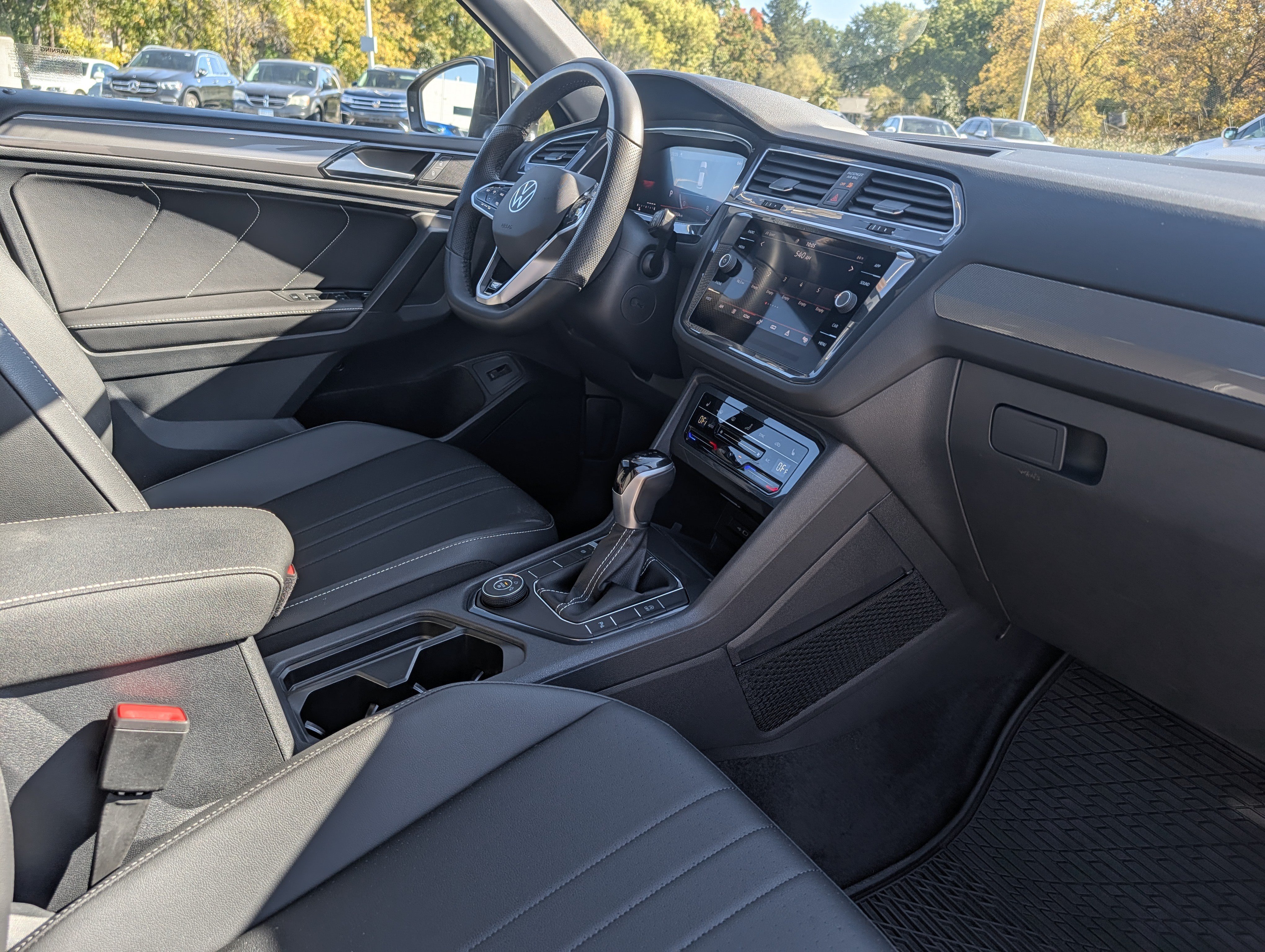 Certified 2024 Volkswagen Tiguan SE R-Line w/ MDO Package, Two-Row AWD/4WD image 19