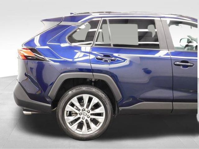 Used 2023 Toyota RAV4 XLE Premium image 12