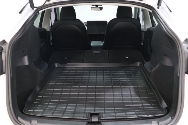Used 2022 Tesla Model Y Long Range image 30