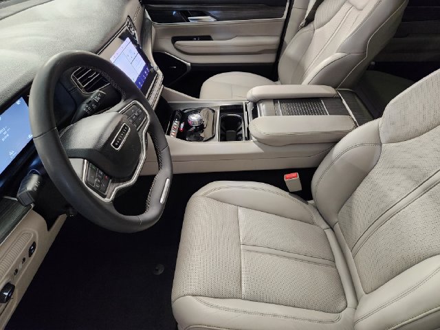 Used 2024 Jeep Wagoneer L Series II w/ Flexible Seating Group RWD image 13