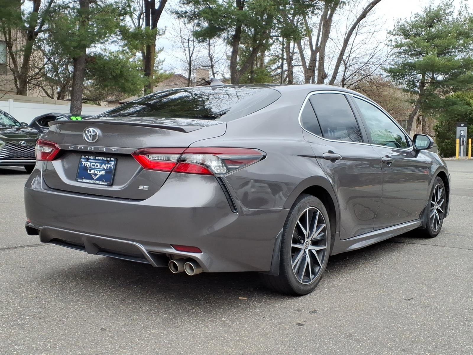 Used 2021 Toyota Camry SE image 6