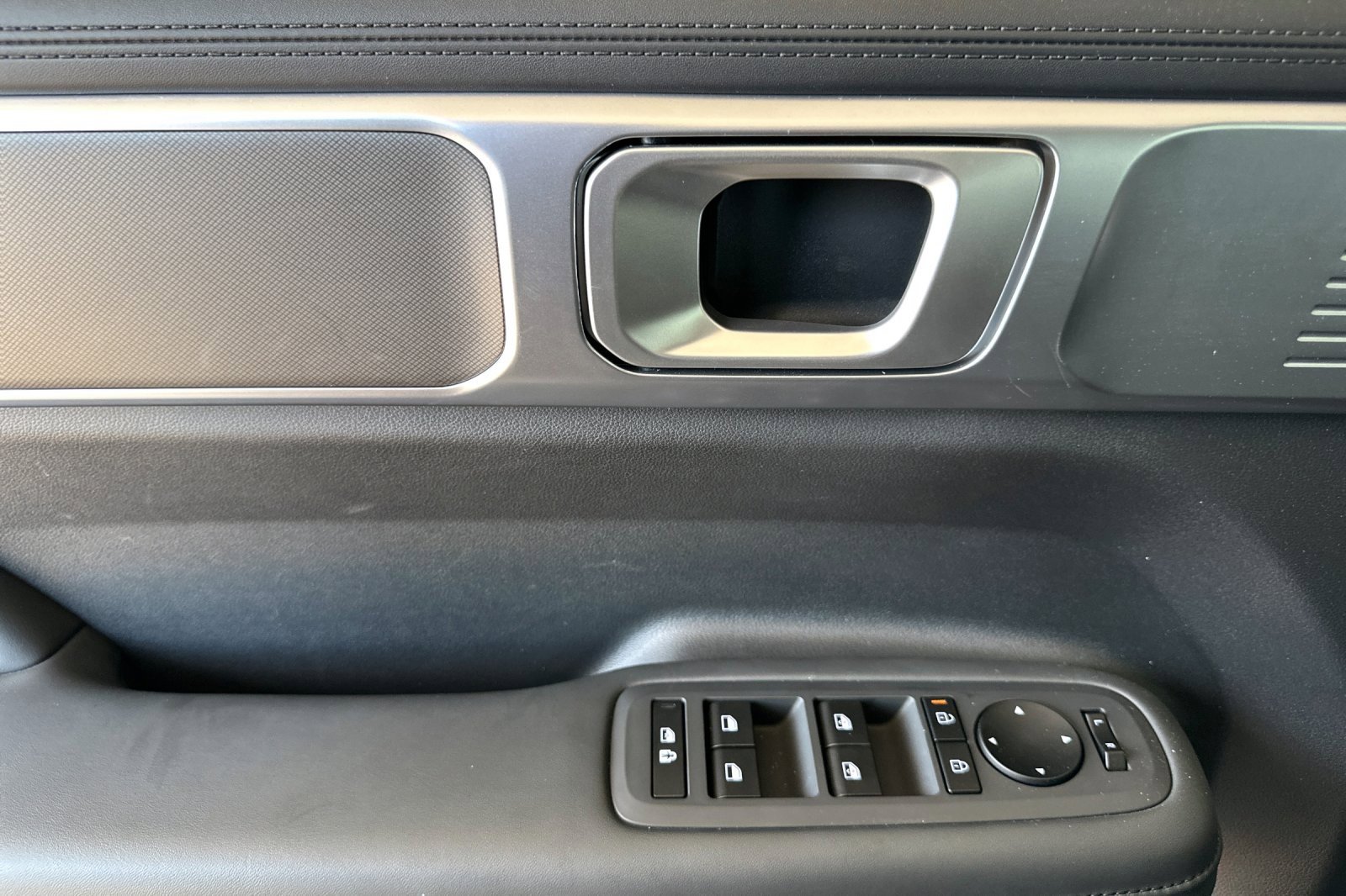 Certified 2025 Hyundai Santa Fe SEL image 10