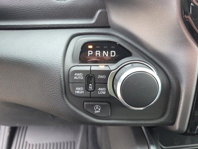 New 2026 RAM 1500 4x4 Crew Cab image 19