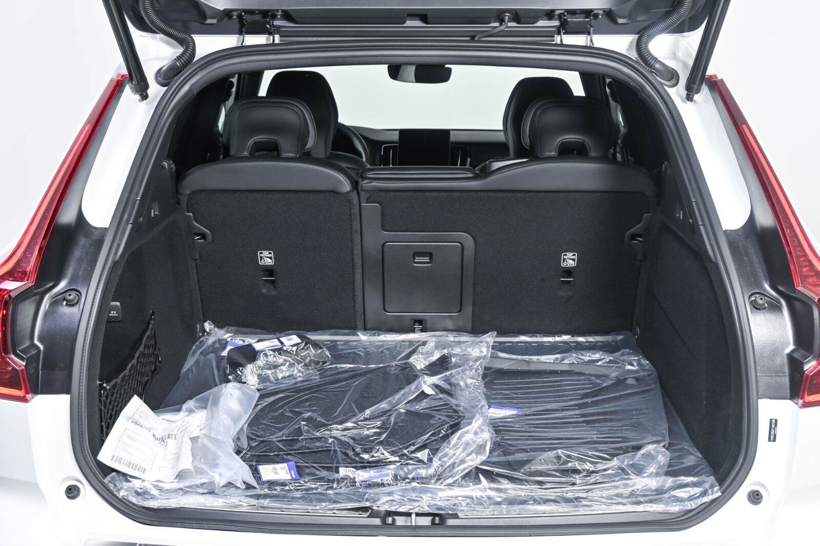 New 2026 Volvo XC60 B5 Ultra w/ Protection Package Premier AWD/4WD image 30