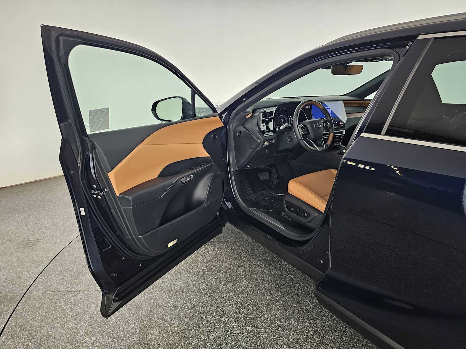 Certified 2023 Lexus RX 350h w/ Accessory Package (Z1) AWD/4WD image 19