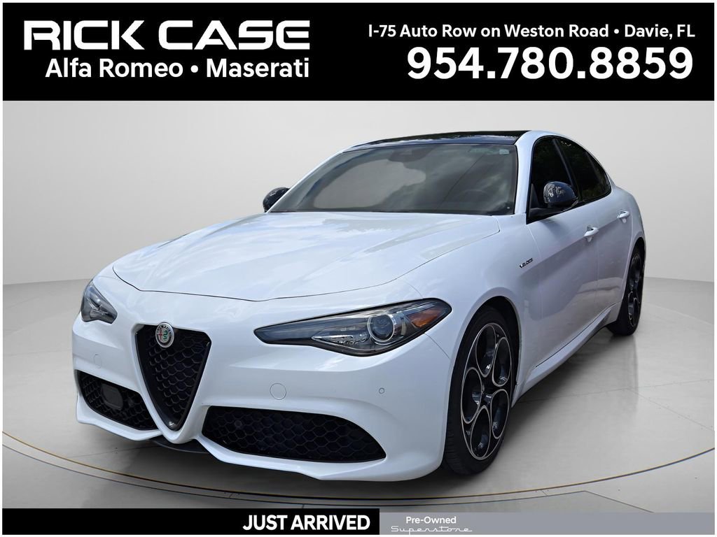 Used 2023 Alfa Romeo Giulia Veloce RWD image 1