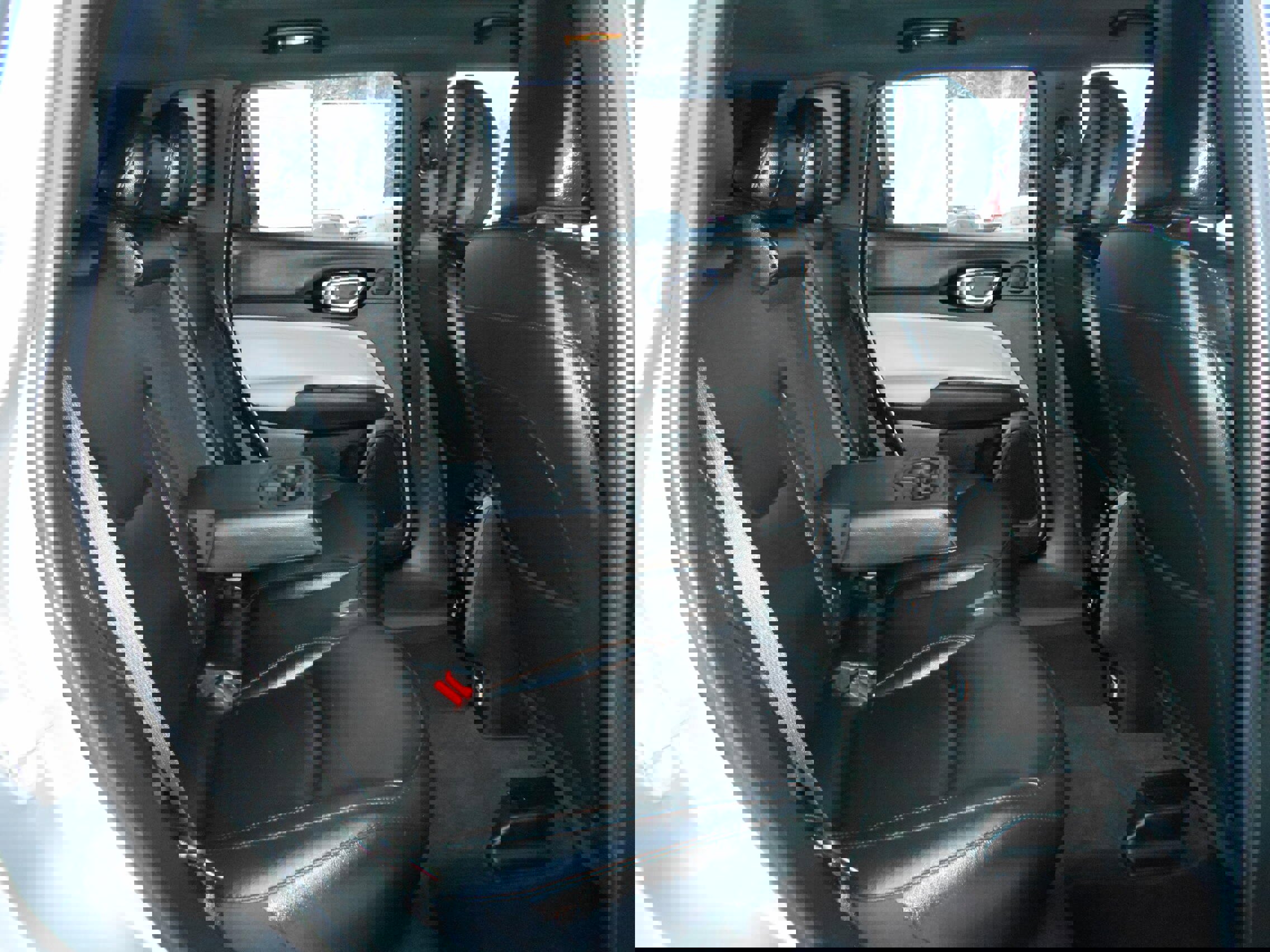 Certified 2024 Jeep Compass Limited w/ Sun and Sound Group image 22