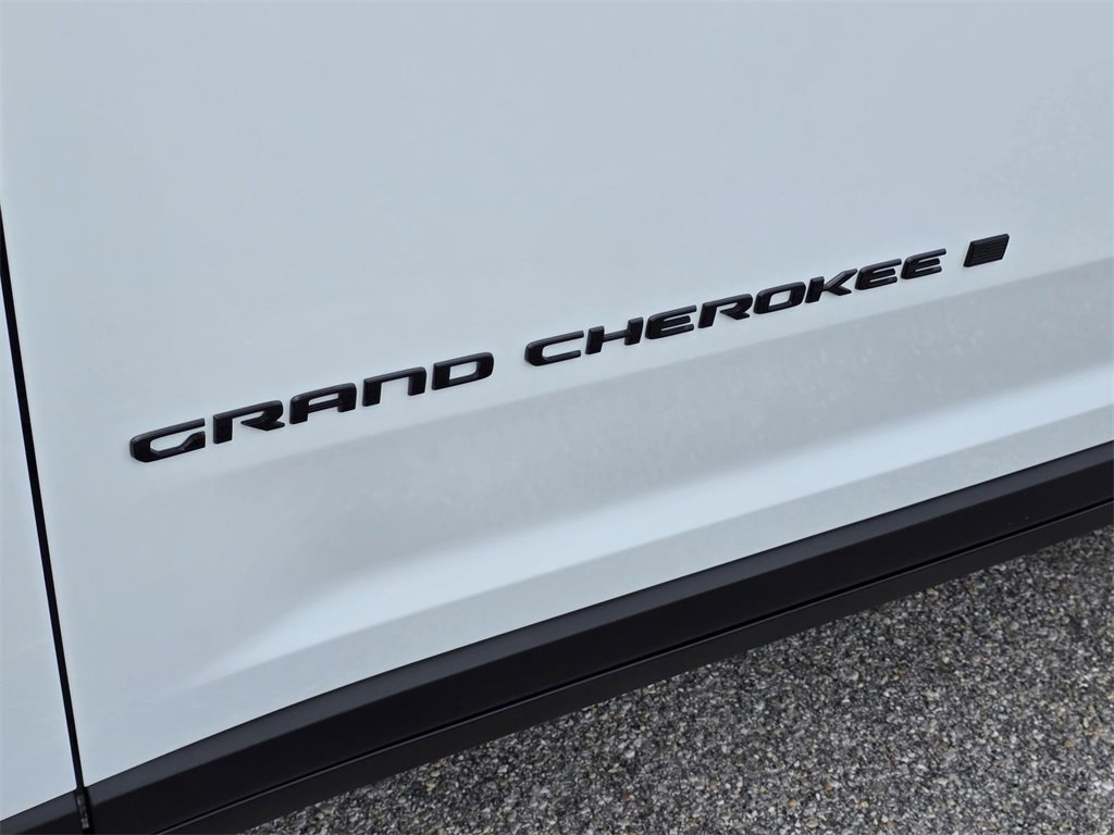 New 2025 Jeep Grand Cherokee L Altitude image 31