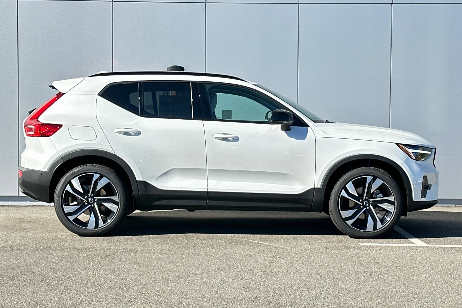 New 2026 Volvo XC40 B5 Ultra w/ Climate Package AWD/4WD image 6