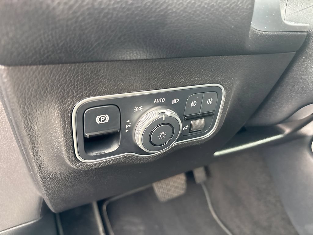 Used 2023 Mercedes-Benz GLB 250 4MATIC image 15