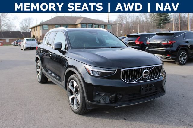 Used 2025 Volvo XC40 B5 Plus AWD/4WD image 2