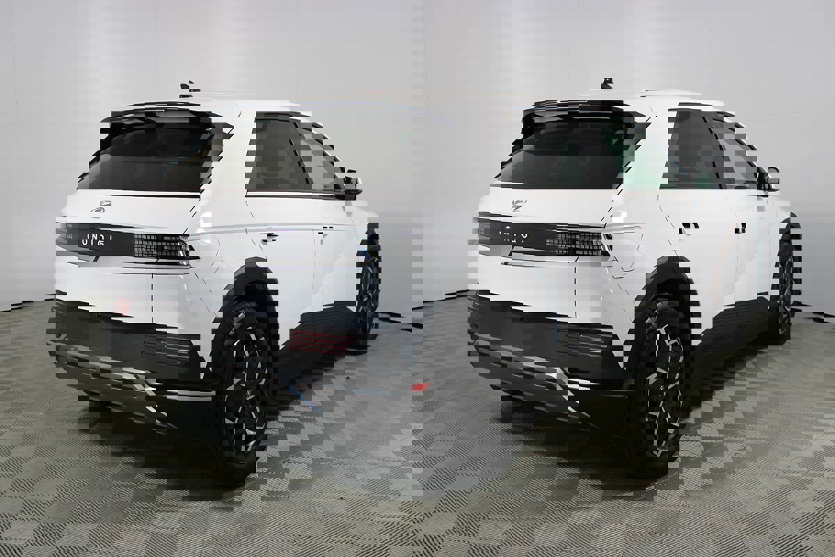 Used 2024 Hyundai Ioniq 5 SE image 32