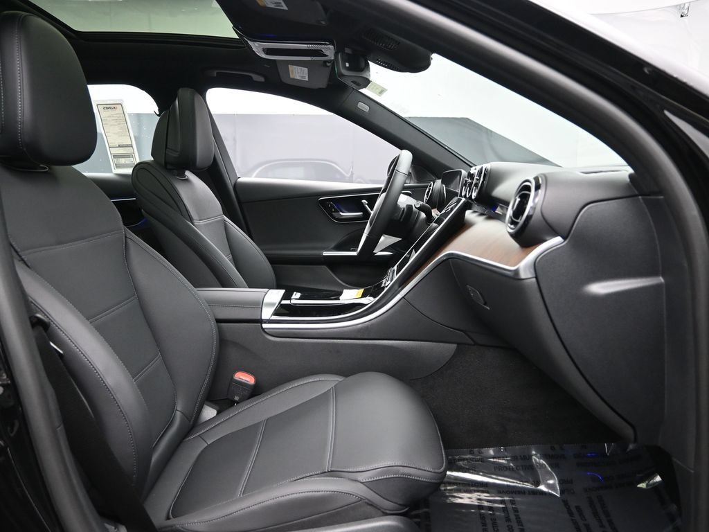 Used 2025 Mercedes-Benz C 300 4MATIC Sedan image 25