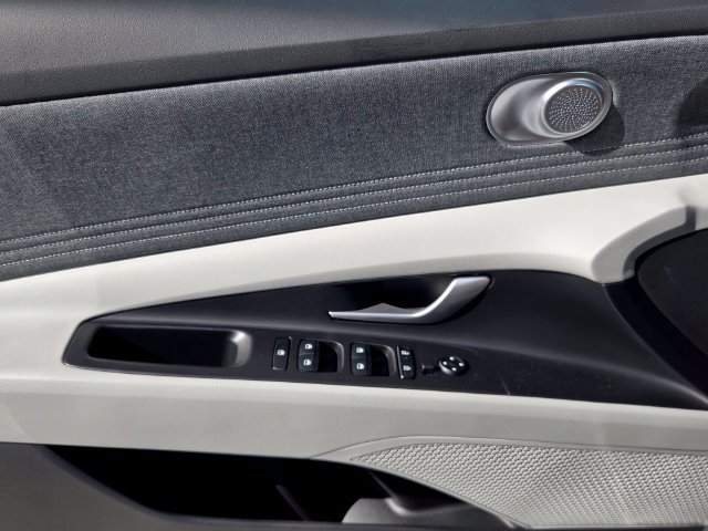New 2026 Hyundai Elantra SEL Sport FWD image 14
