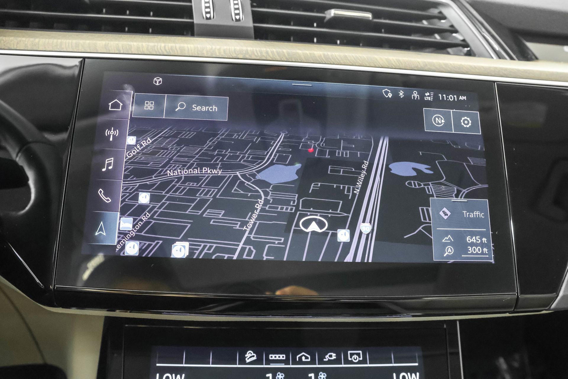 Used 2024 Audi Q8 e-tron Premium Plus w/ Premium Plus Package image 30