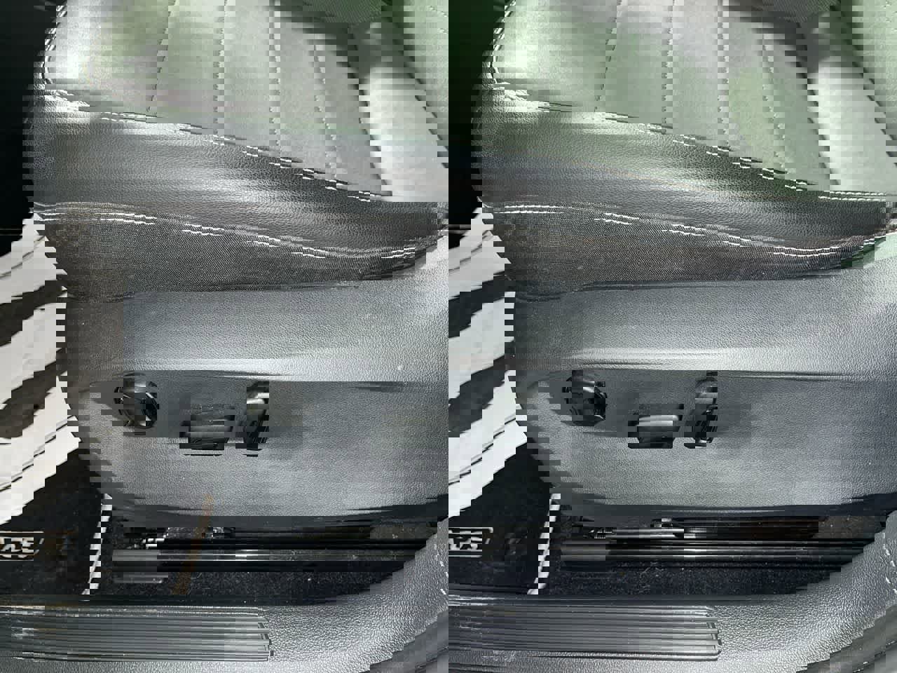 Used 2022 Volkswagen Taos SE w/ Panoramic Sunroof Package image 14