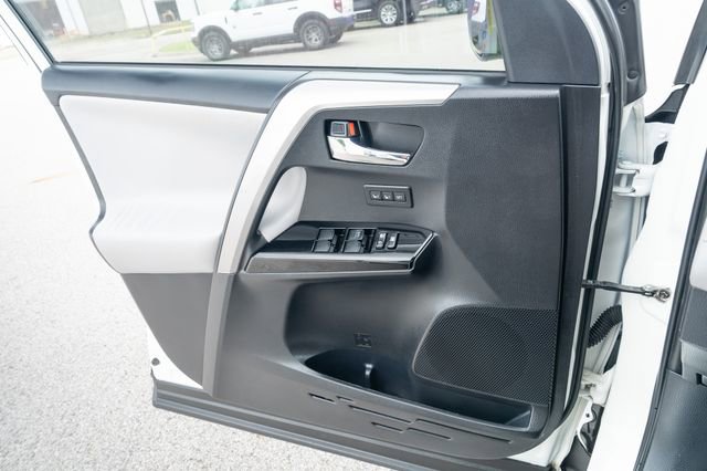 Used 2017 Toyota RAV4 Limited FWD image 27