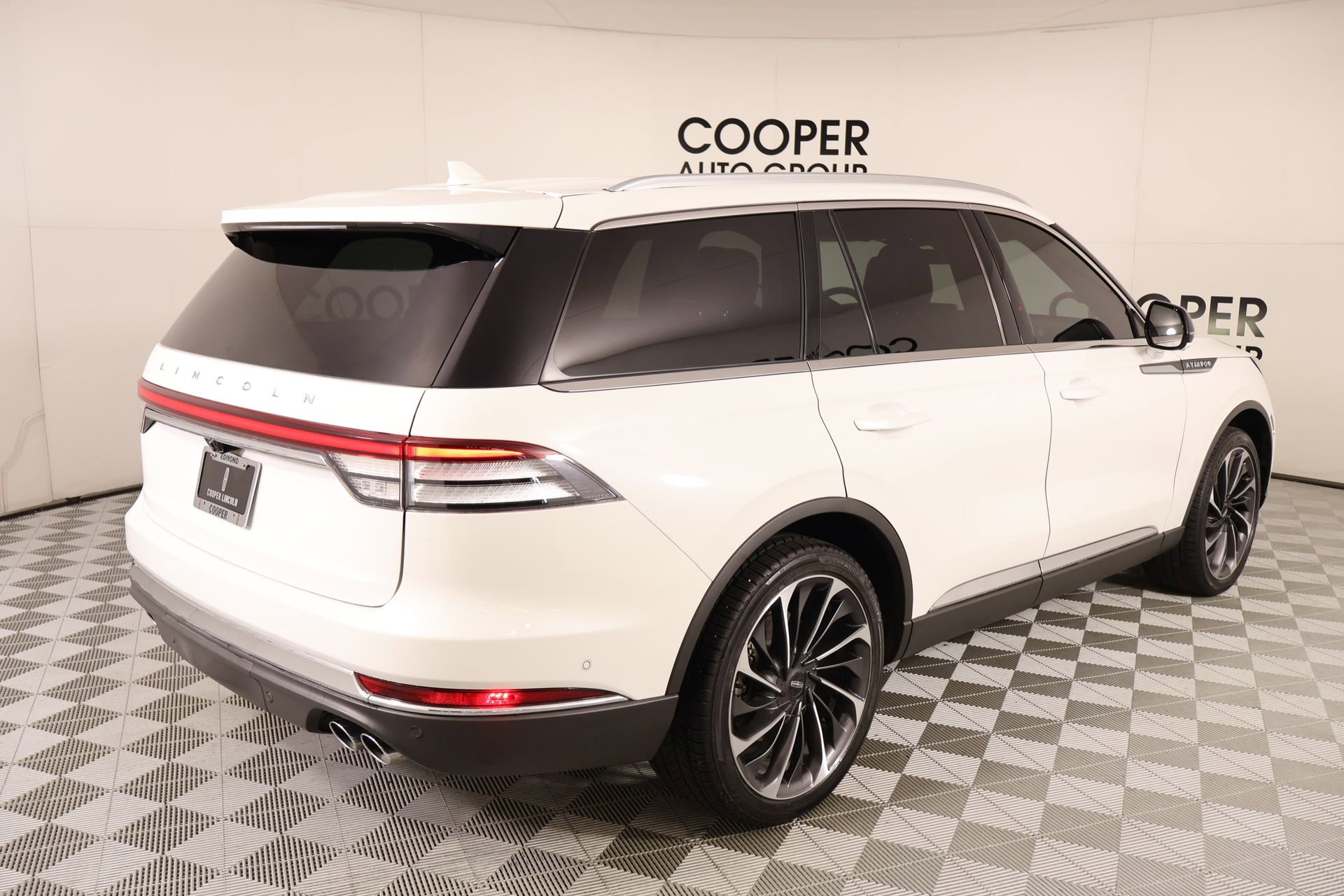 Used 2022 Lincoln Aviator Reserve w/ Equipment Group 201A image 23
