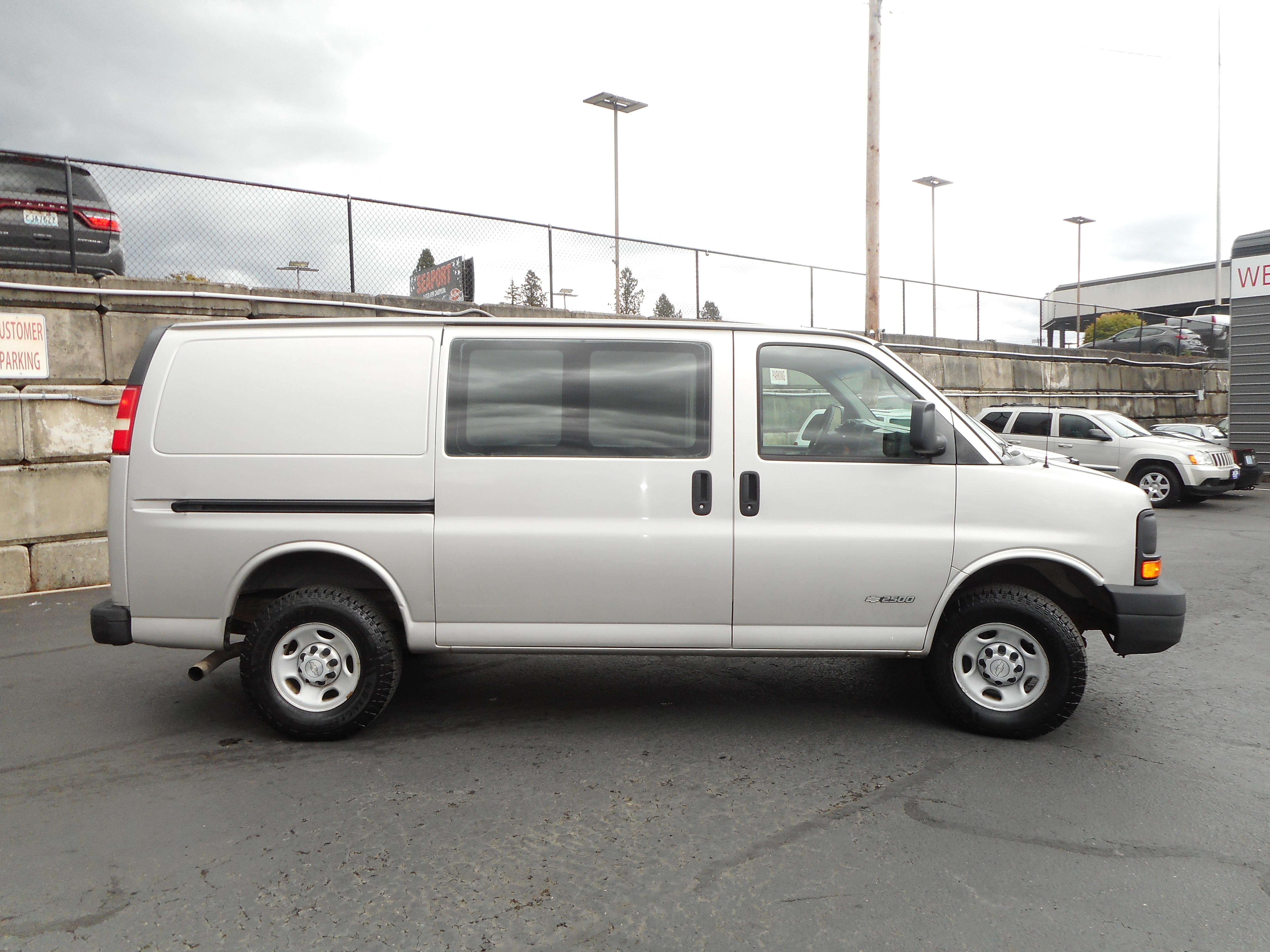Used 2006 Chevrolet Express 2500 w/ Power and Light Package RWD image 4