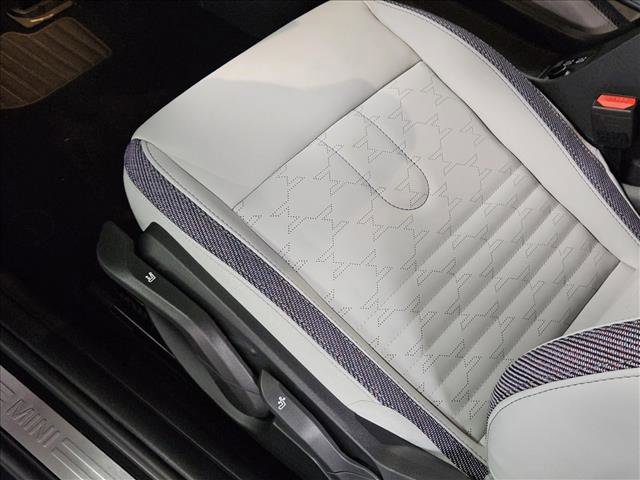 Certified 2025 MINI Cooper S image 4