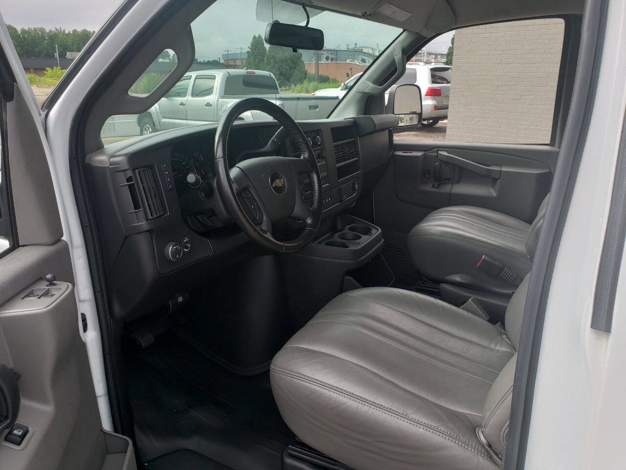 Used 2021 Chevrolet Express 2500 w/ Driver Convenience Package image 8