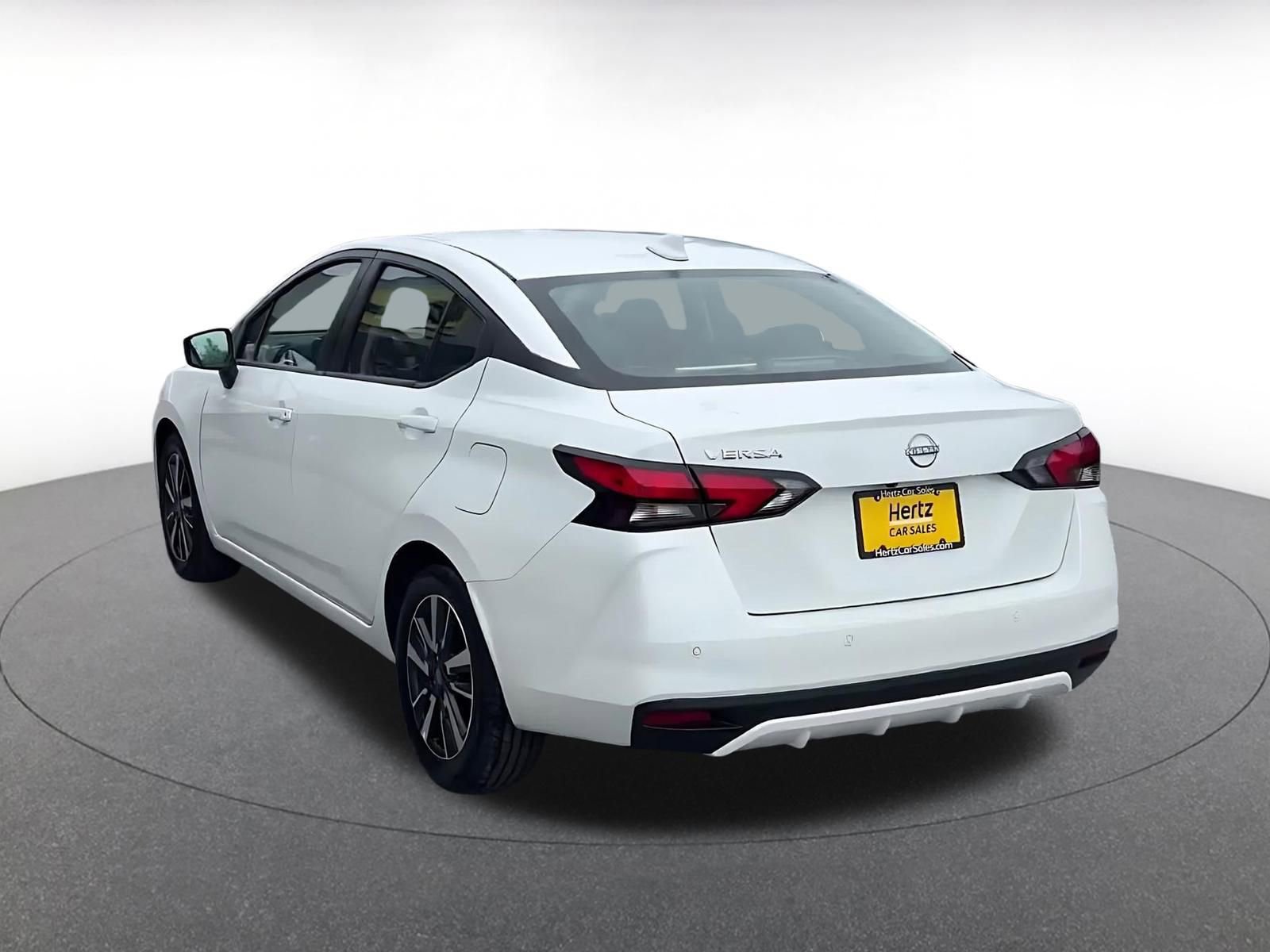 Used 2025 Nissan Versa SV FWD image 11