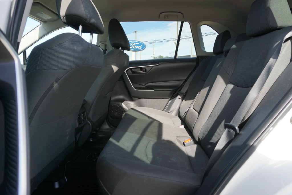 Used 2022 Toyota RAV4 LE FWD image 11